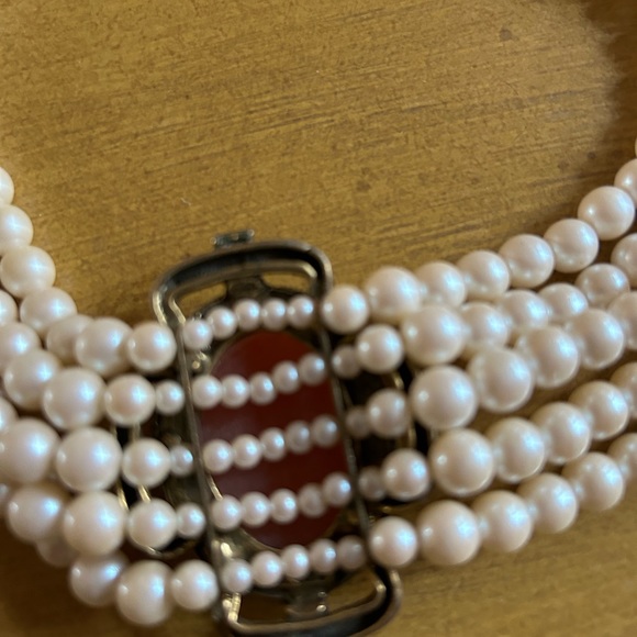SOLD Cameo Pearl 5 strand Pearl necklace 18” snap clasp - Picture 4 of 6